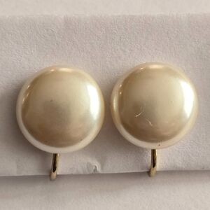 Vintage Marvella earrings clip on screwback white faux pearl circle pearlcore